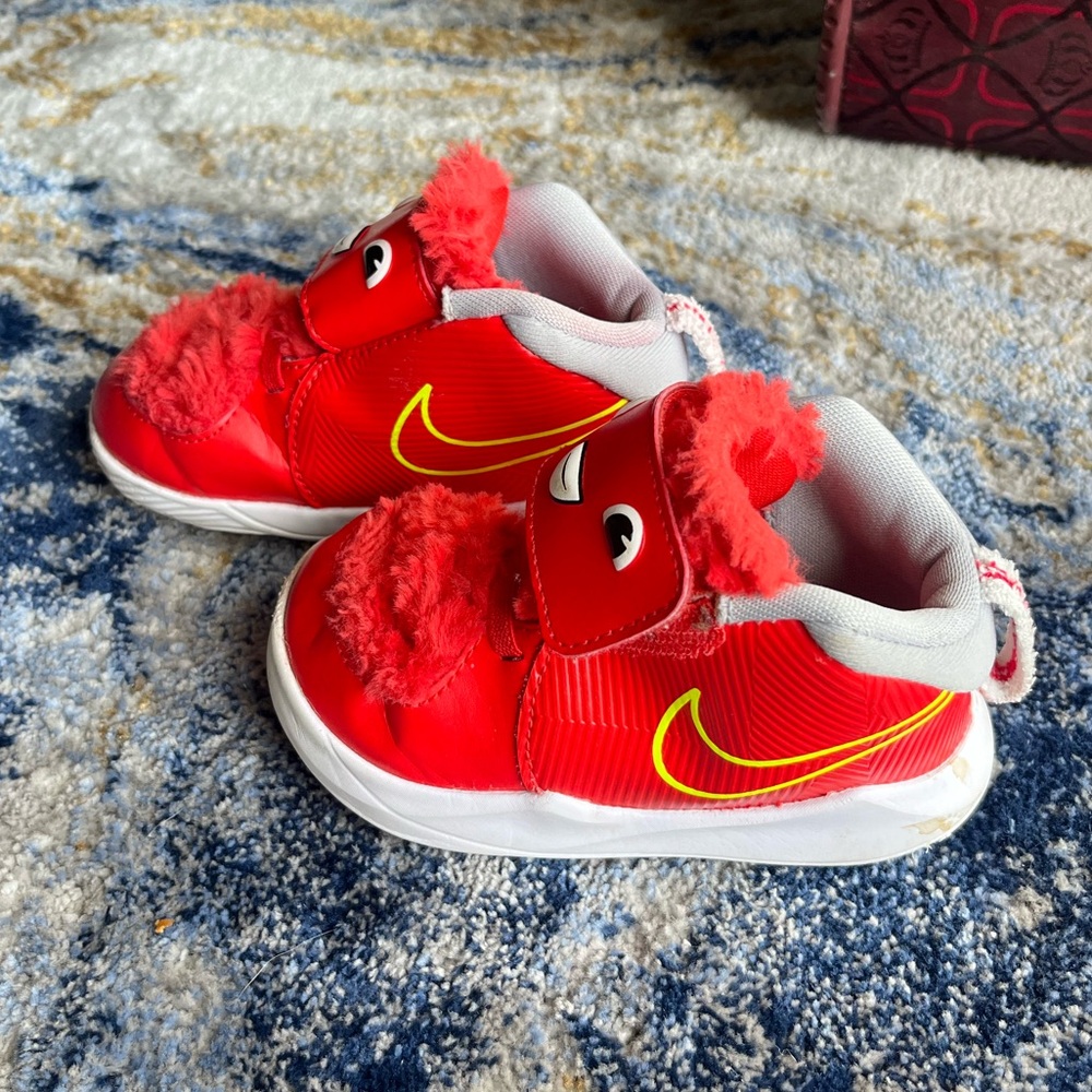 Nike Team Hustle D9 Lil 'Fast n Furry - Chile Red' Size 7C